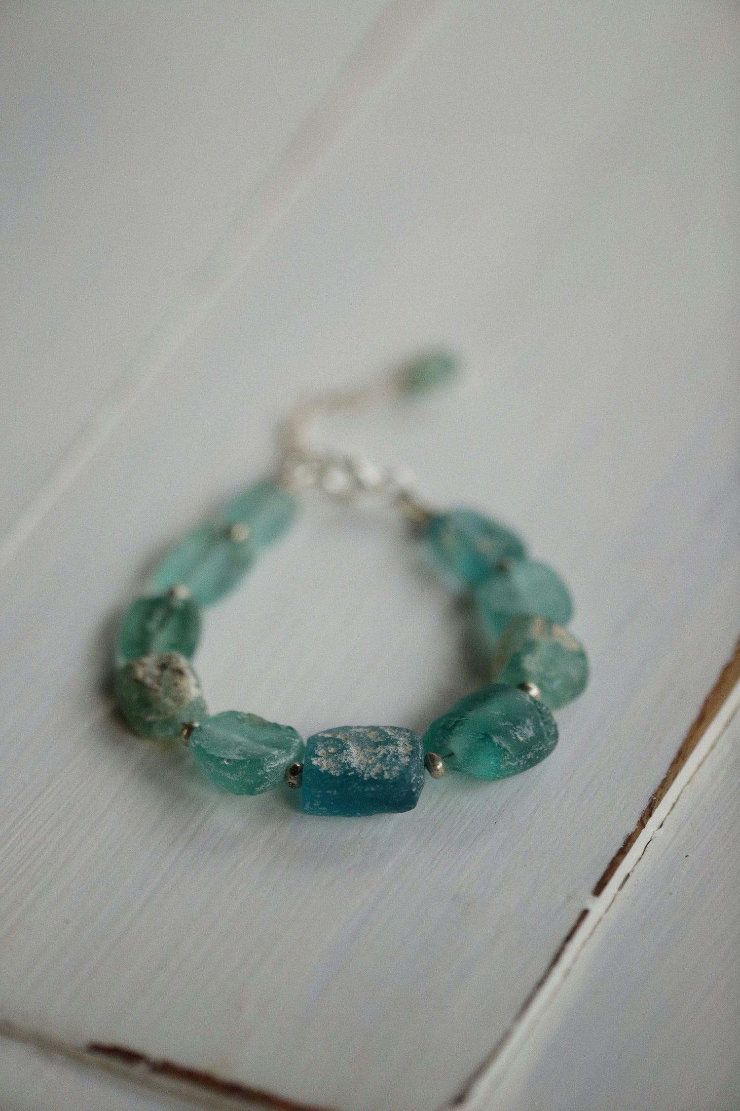 Edelstein- und Kristallschmuck